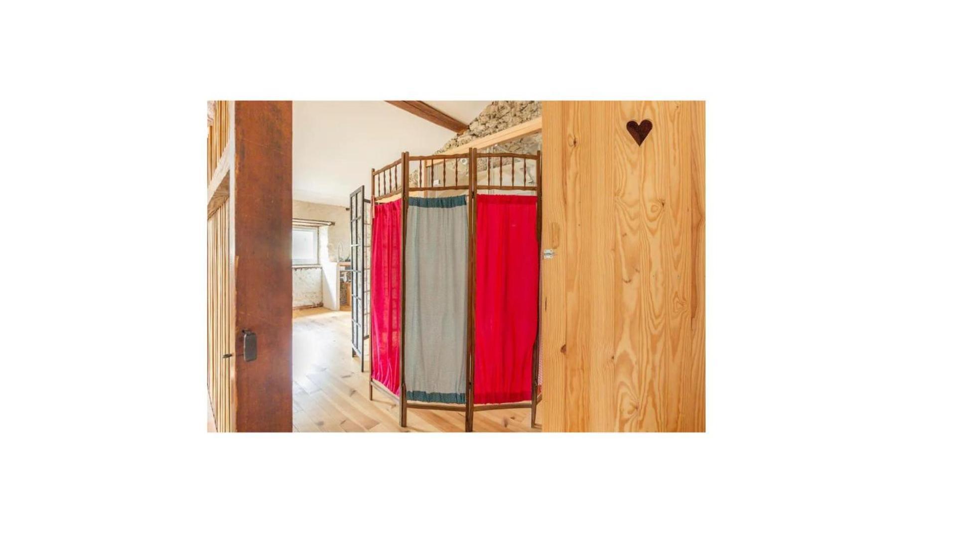 Chambre Triple Deluxe - Gite De La Louve Fougax-et-Barrineuf Zewnętrze zdjęcie